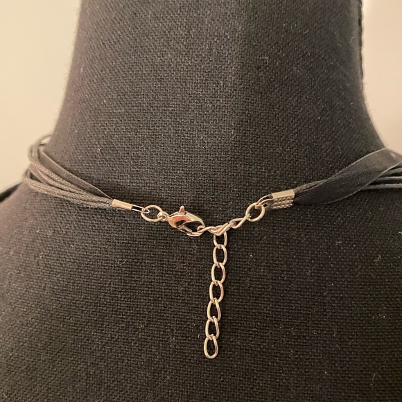 Glass pendant teardrop necklace - Picture 3 of 9